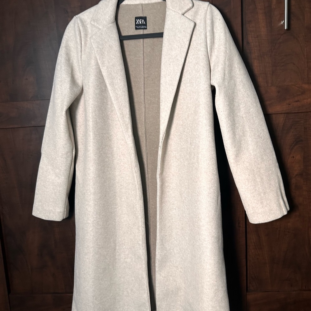 ❌ SOLD ❌ Zara Women Beige Coat